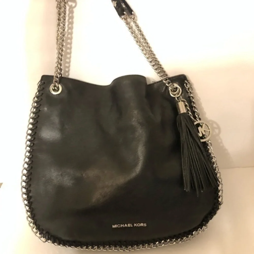 MICHAEL KORS CHELSEA Hangbag black leather chain